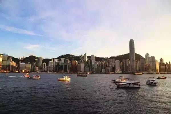 不在香港常住，是否可以申请香港永居？