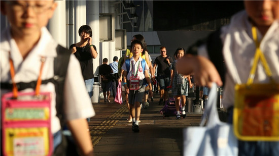 跨境学童人数两年升2%，内地家长为什么喜欢送孩子过香港读书？