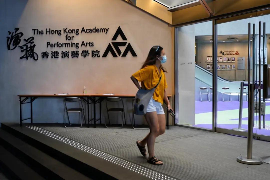 香港新一轮疫情爆发：学校成重灾区！通关还有望吗？