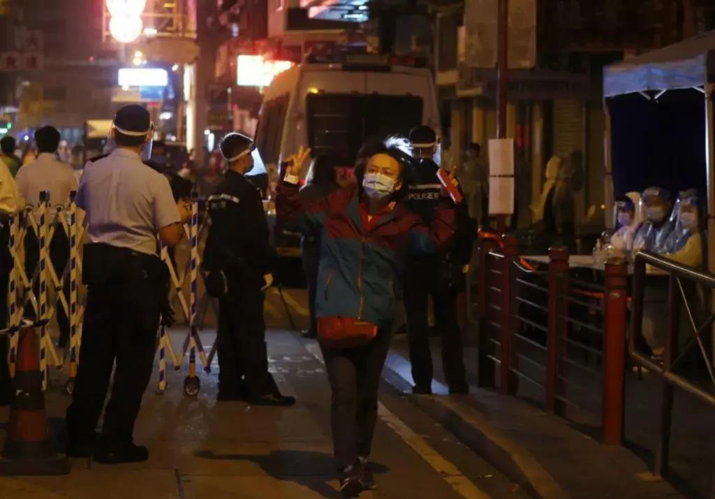 香港疫情近况，这些地方人真多！这些地方已成封区