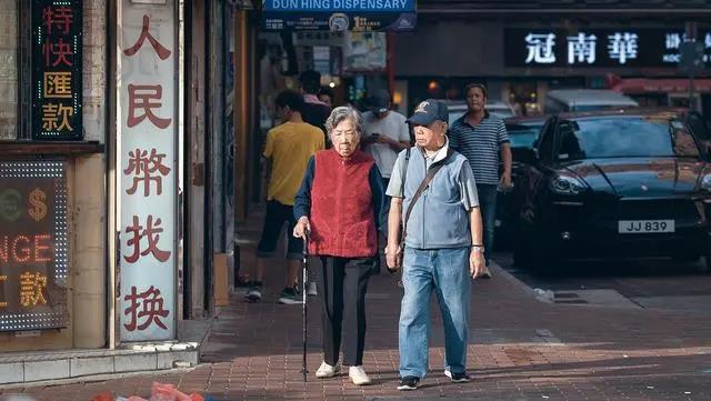 香港进入“超老龄化”社会?人才短缺排名全球第三 香港进入“超老龄化”社会?人才短缺排名全球第三