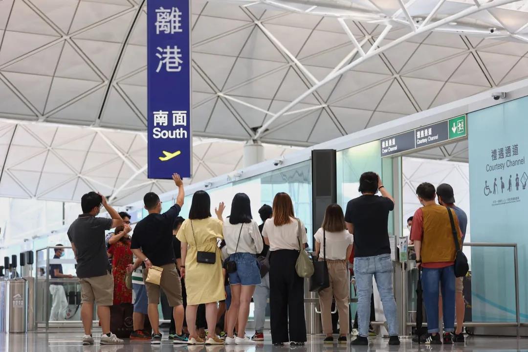 又是一波移民潮？香港今年移出的9万人都去哪了？