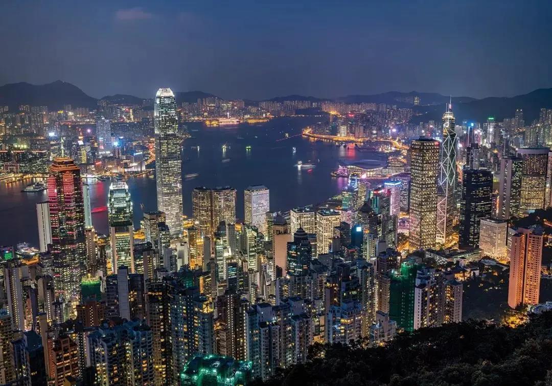 996 违法？香港富豪工作16小时，都是在干什么？看完羡慕了…