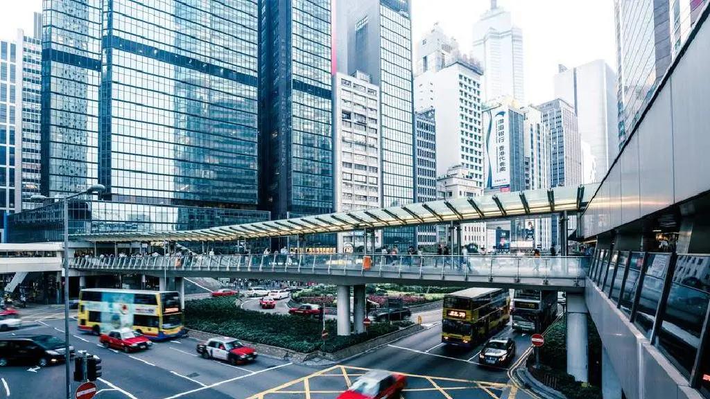 拿到香港身份后，你选择留在内地还是前往香港？