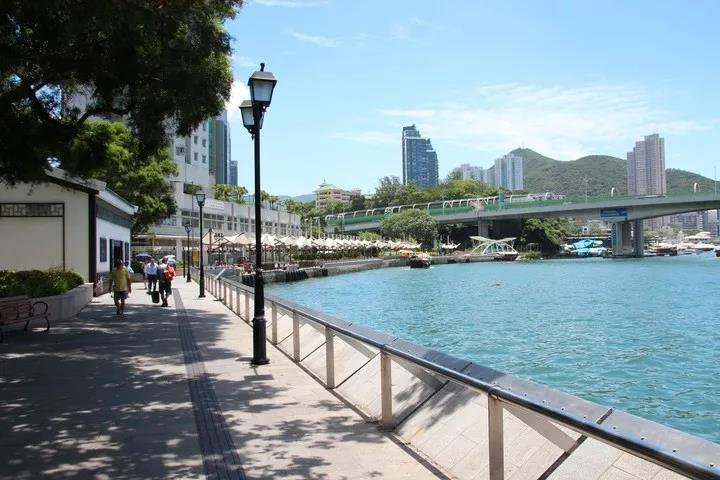 拿到香港身份后，你选择留在内地还是前往香港？