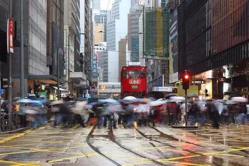 香港薪资水平有多高？非永居也能月薪17万！