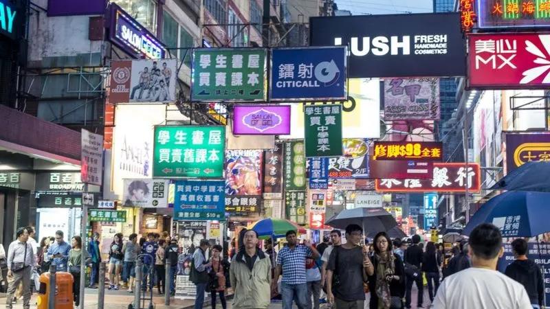 后疫情时代，香港如何走出经济困境，会有什么新方向？