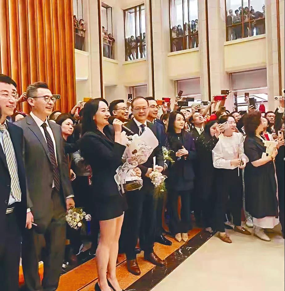 孟晚舟回到华为！拘留三年，竟是因为香港的一场“鸿门宴”？