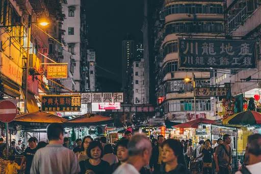 香港人、新加坡人和上海人之间存在鄙视链么？