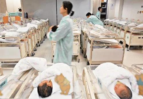 为什么有钱人都去香港产子，港宝这些身份福利太吸引人了