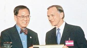 香港移民潮7万人离开，为什么中产反而不愿走？