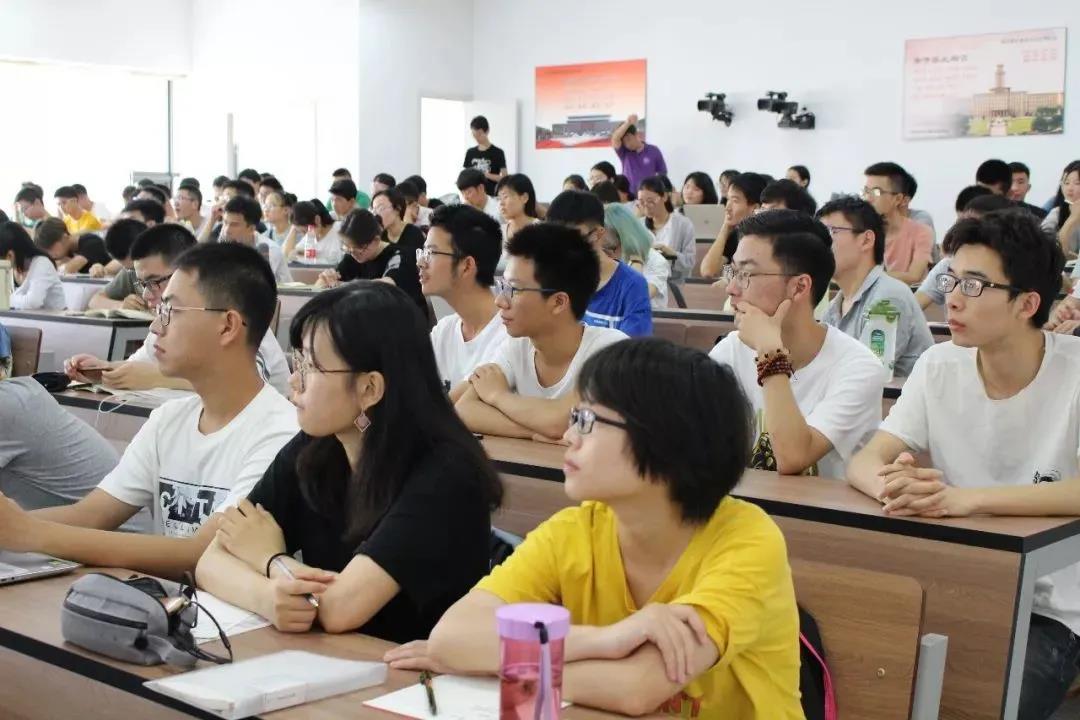 越来越多香港学生想来内地读大学，真实原因令人羡慕！