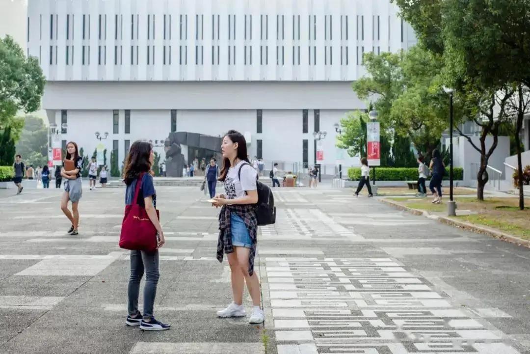越来越多香港学生想来内地读大学，真实原因令人羡慕！