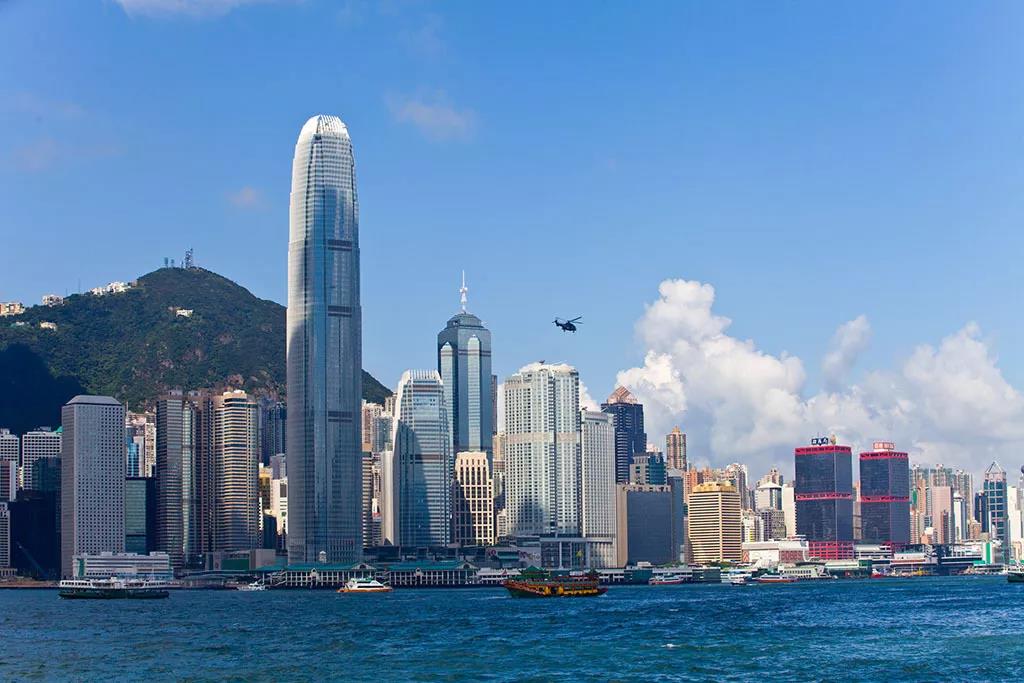 在香港用这3种方式找工作，非永居也能月薪17万！