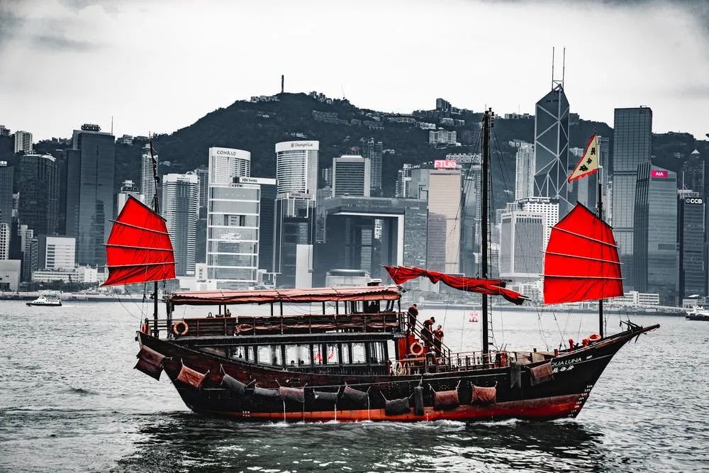 反复无常的疫情改变了我对拿香港身份的看法