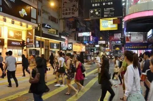 父母是香港永居，孩子能不能跟着拿到香港身份？