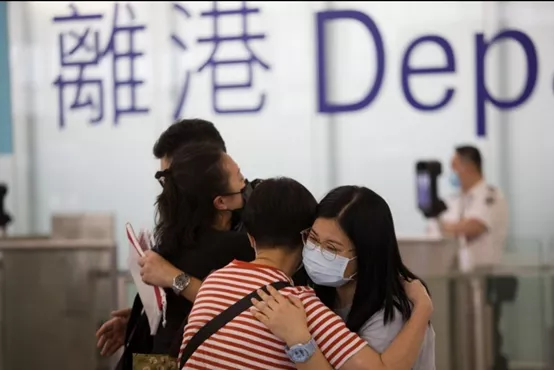 父母是香港永居，孩子能不能跟着拿到香港身份？