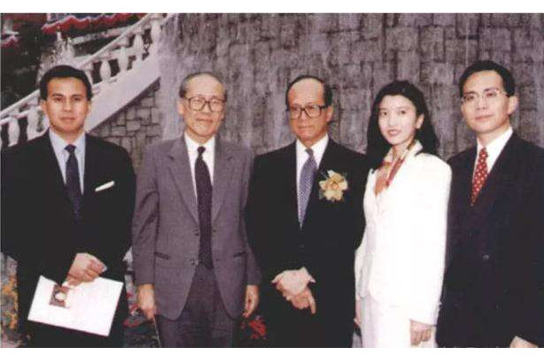 李家超竞选特首后，在香港“造王”的四大家族这样表态？