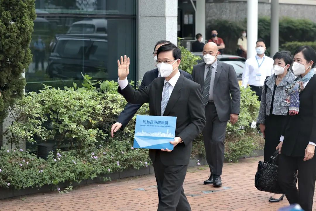 李家超当选后，香港立即与内地谈通关！