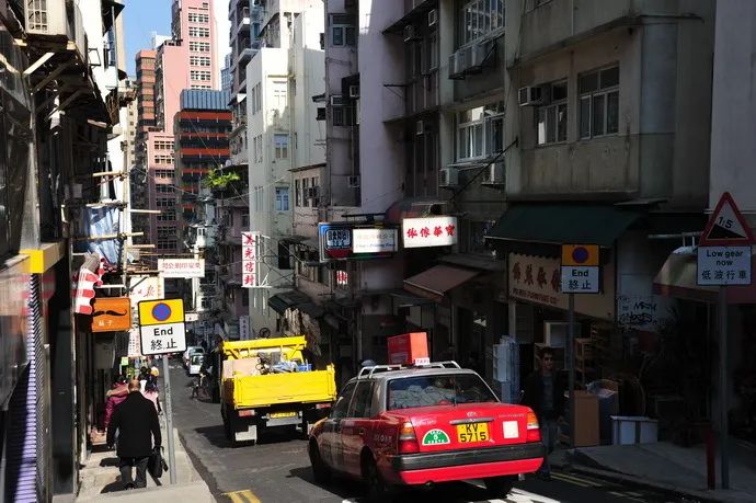 选择香港生活还是留在内地呢？听听过来人怎么说