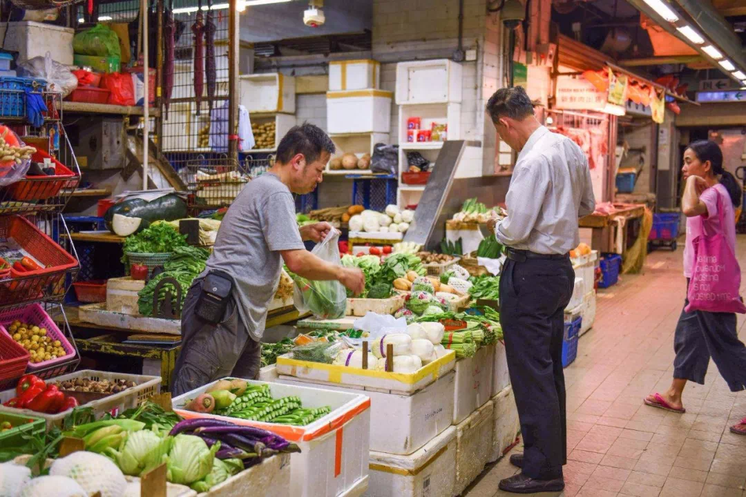 选择香港生活还是留在内地呢？听听过来人怎么说