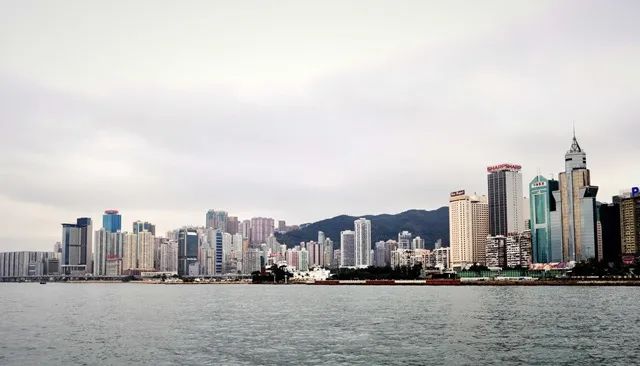 今年11万人离港，两次离港潮，商界为什么都没有放弃香港？