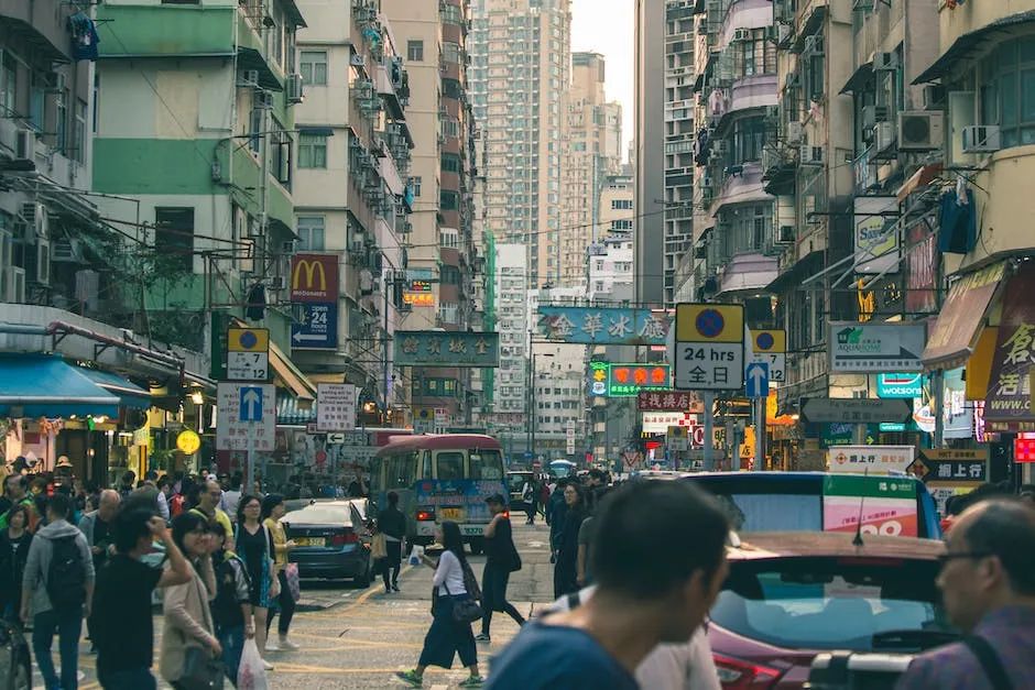 香港人生活压力这么大，为何不移居内地躺平？