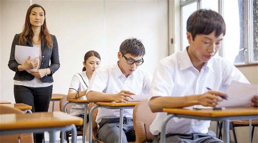 父母有香港身份，孩子出生就是香港永居，港宝优势打败99%内地人