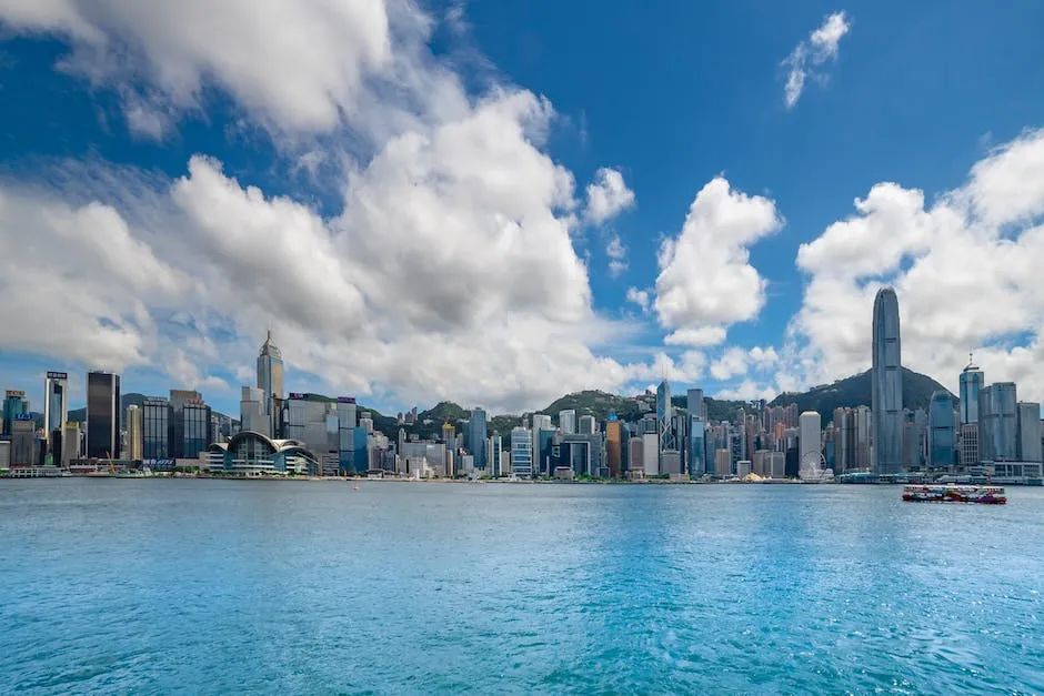 香港身份办理，香港优才和香港专才各有什么利弊？