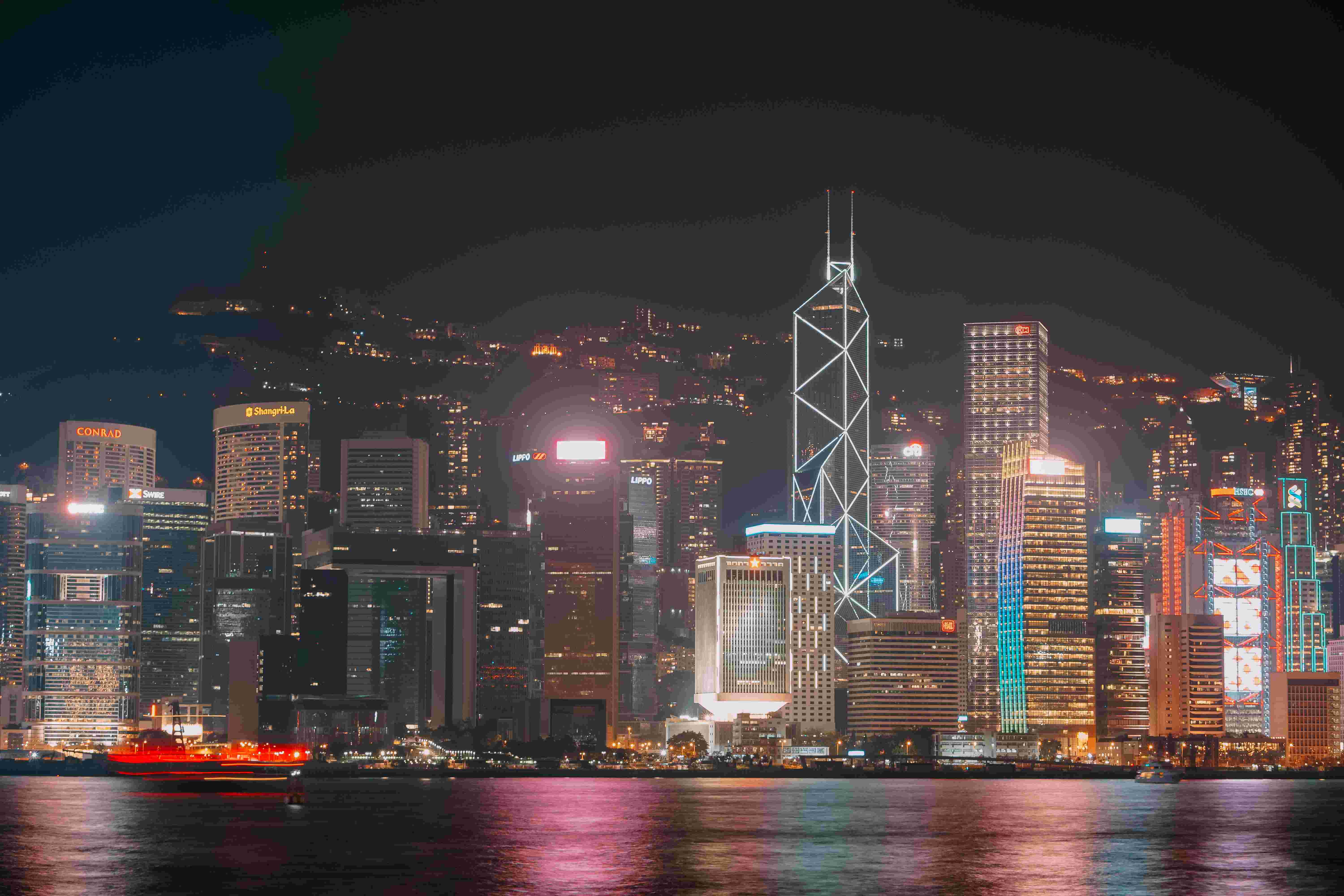为什么要申请香港永居身份？这6大福利拉开了香港永居和非永居的区别！