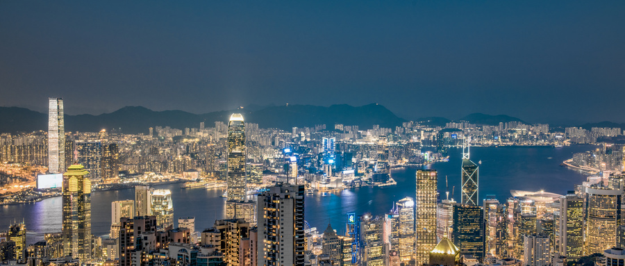 摄图网_507696839_wx_太平山顶看香港城市夜晚景观（企业商用）.jpg