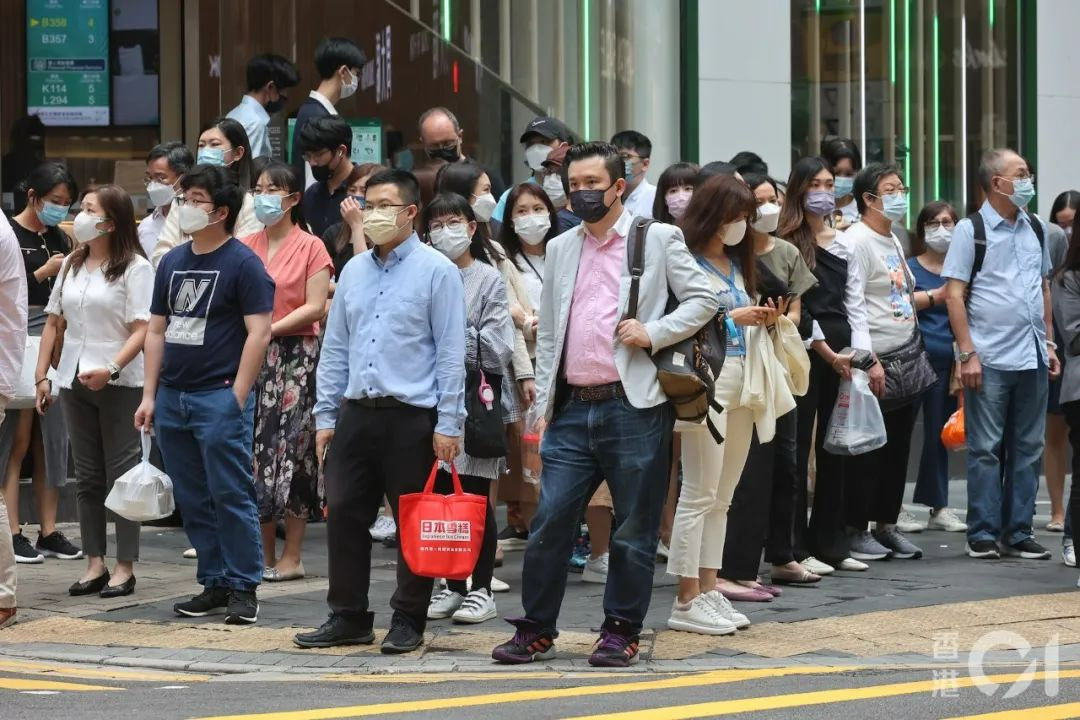 17万人涌入！香港人口增速创新高，余额还剩40？