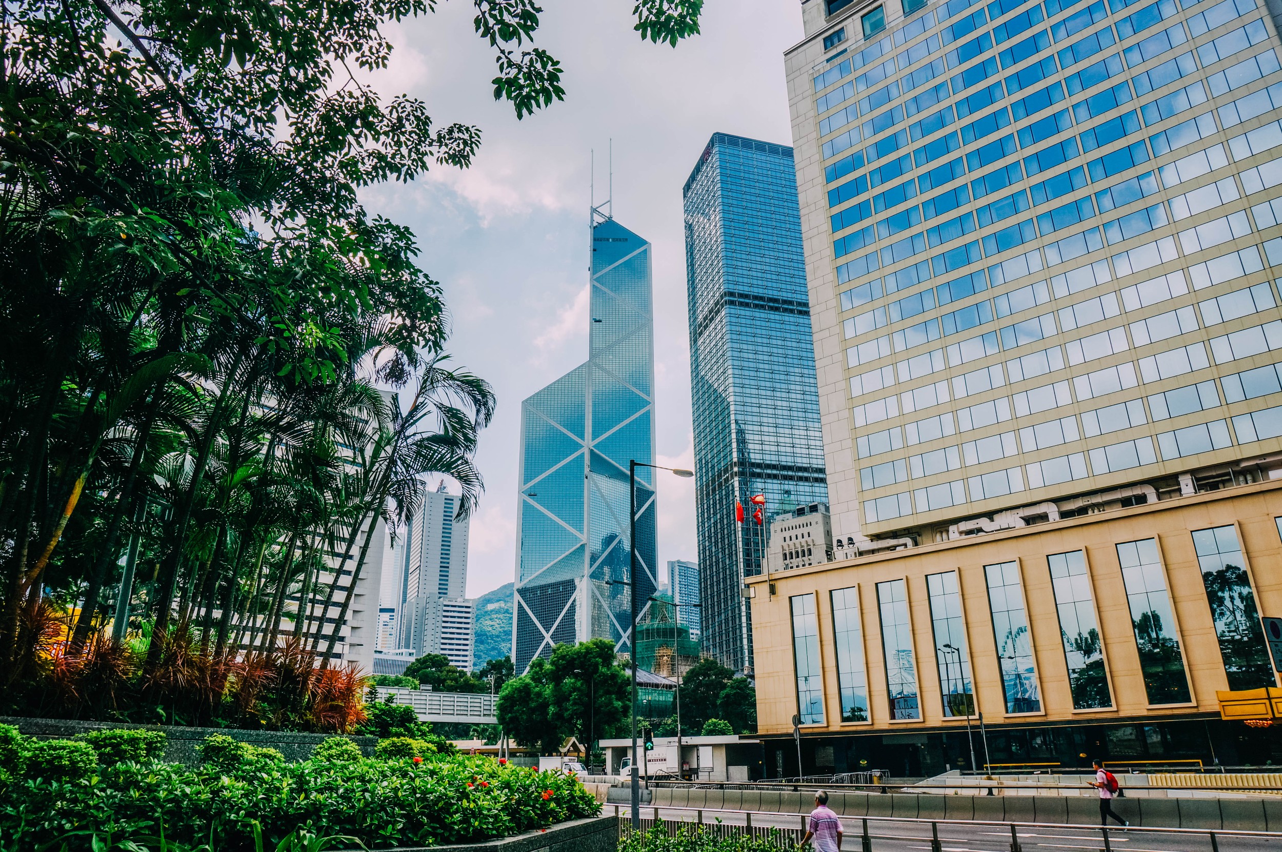 为了孩子教育来拿香港身份，就真的不用操心续签问题！