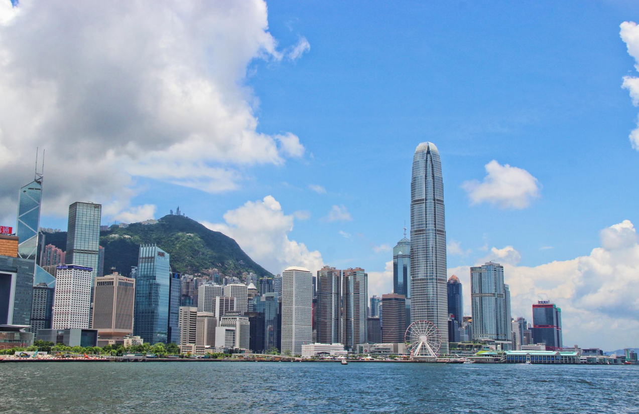 香港优才计划申请，需要几年转永居？必须在港居住多久？