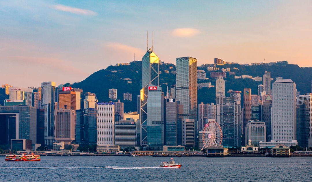 人到中年，卷个香港身份值得吗？