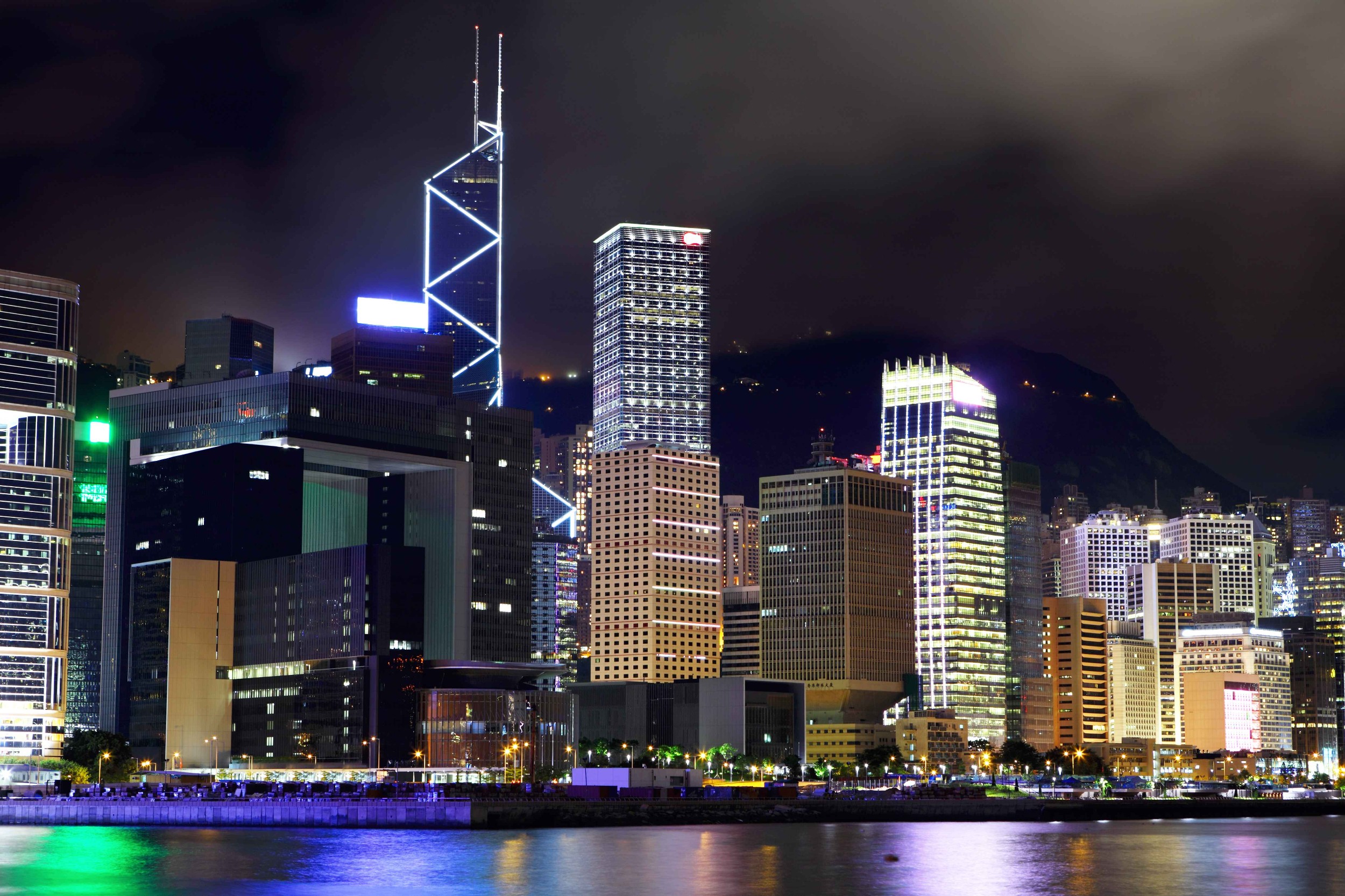 内地人获取香港身份6大主流途径，11个维度对比香港6个人才落户政策的区别（要求+适合人群+优缺点+时长+续签+永居等）