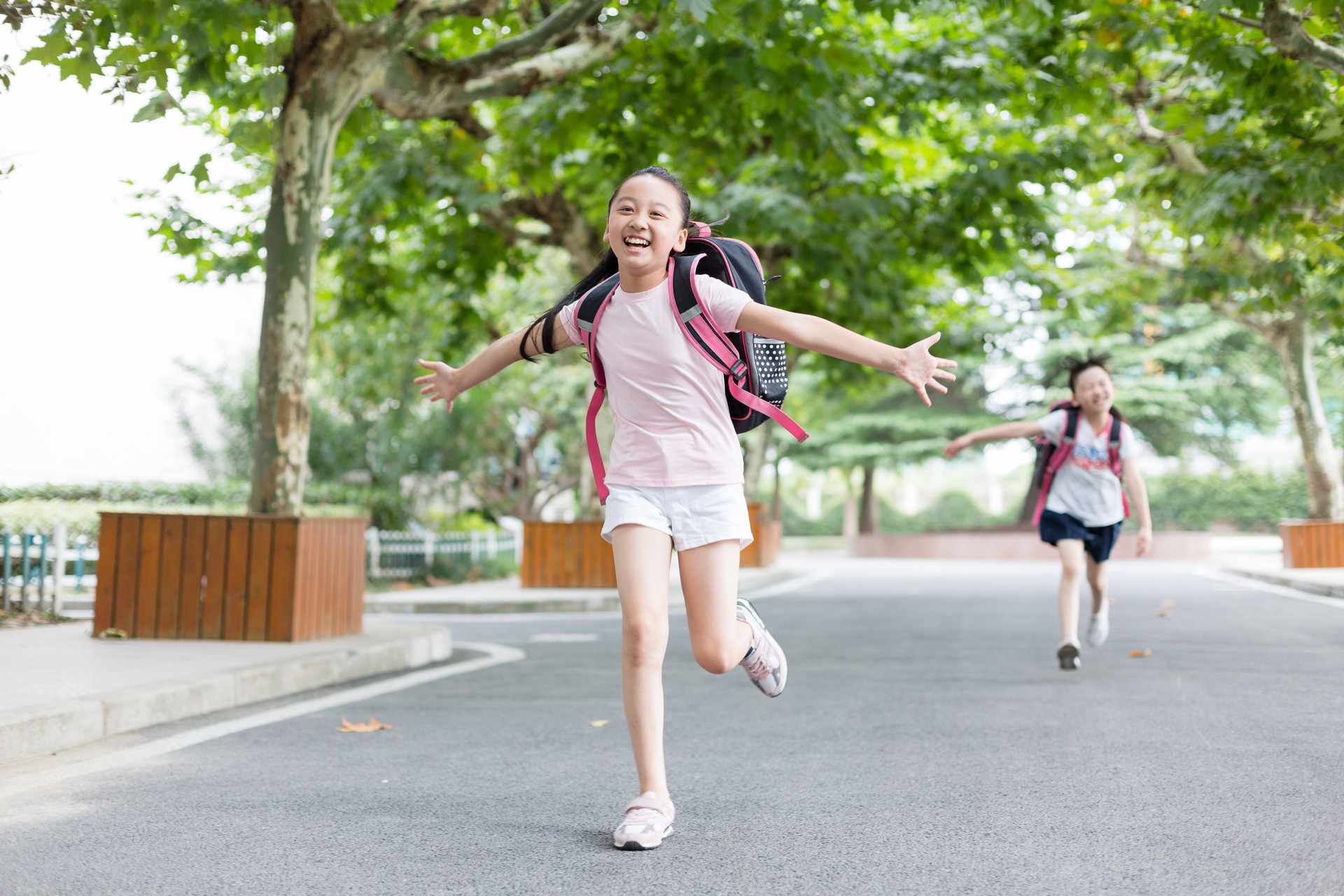  孩子拿了香港身份还能参加内地高考吗？总结香港身份在内地、香港、海外读书和升学优势！