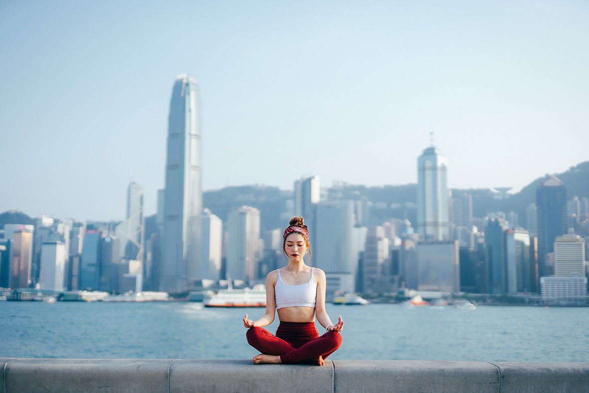 香港高才通受雇续签vs自雇续签对比分析，常在内地如何续签？附香港身份续签不合规行为