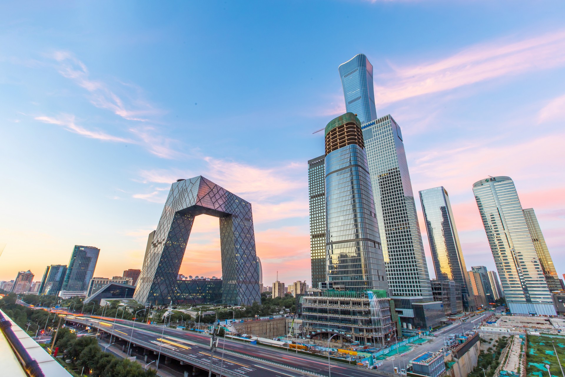 北京户口香港户口哪个好？讲讲为什么这些人有北京户口还想办一个香港身份