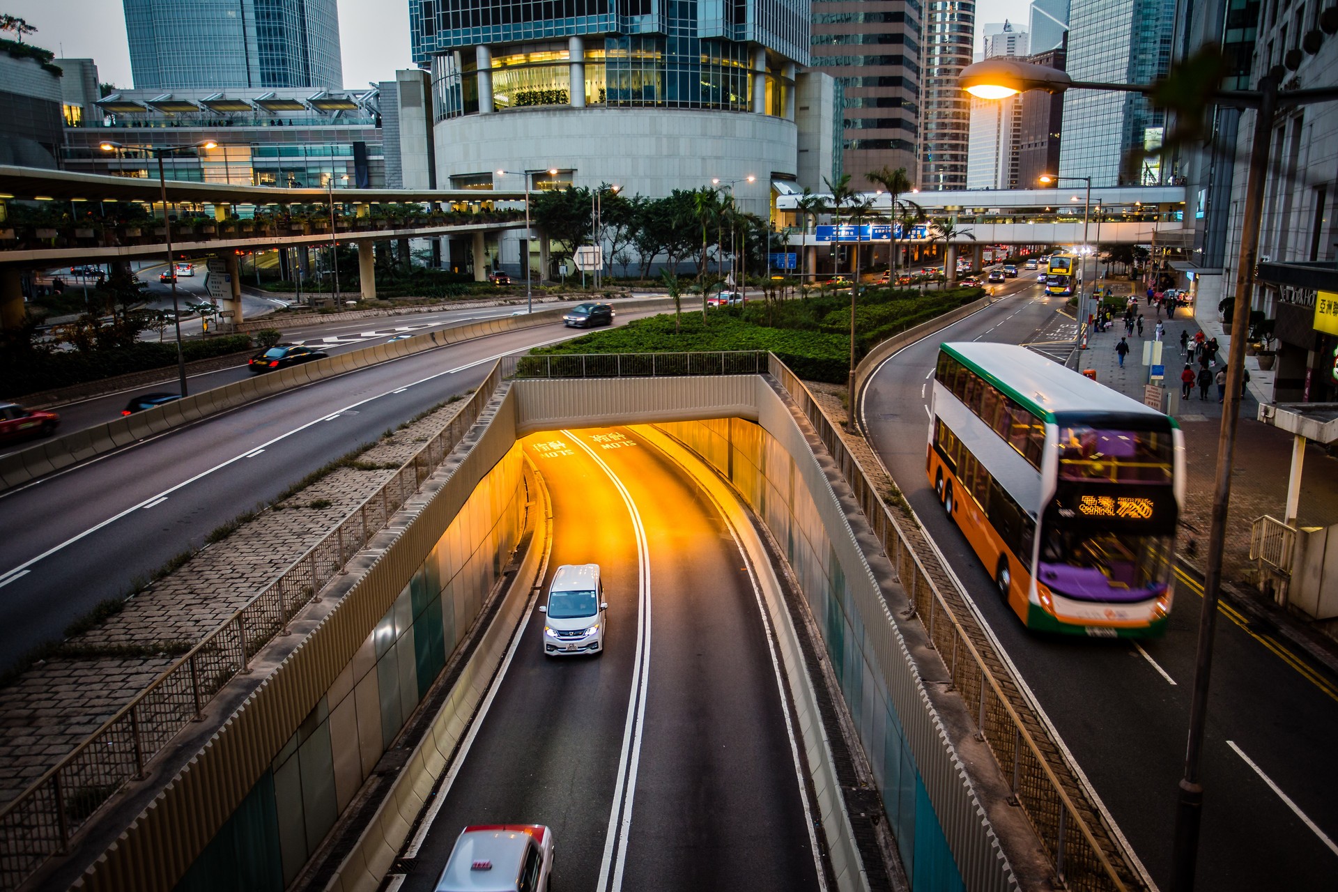 不常住香港，如何稳拿3年香港身份？——在香港盘个小生意，“赚钱+续签”双保障！