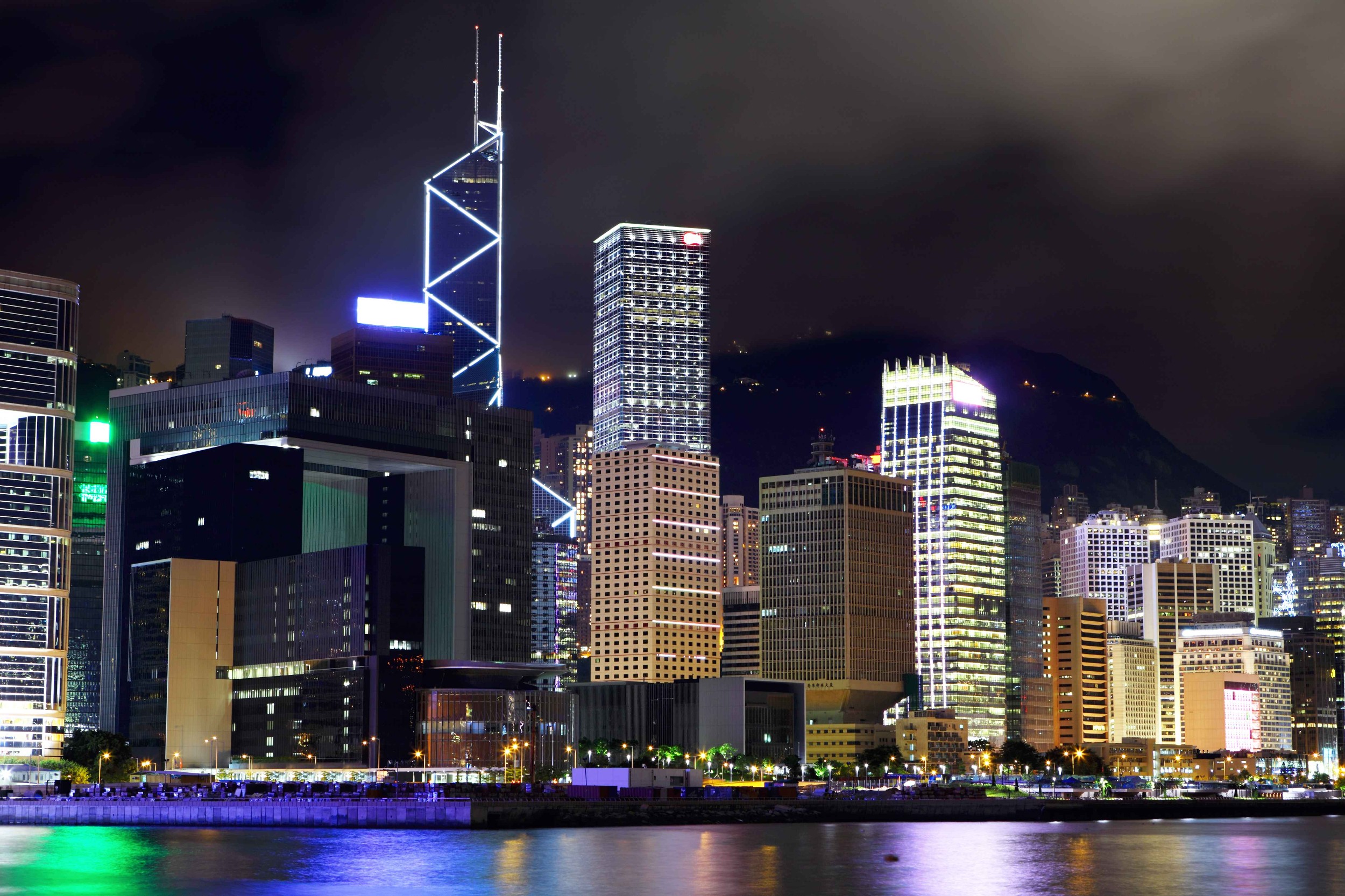 为何一线城市精英热衷于香港身份？香港身份办理条件和续签申请要求是什么？ 