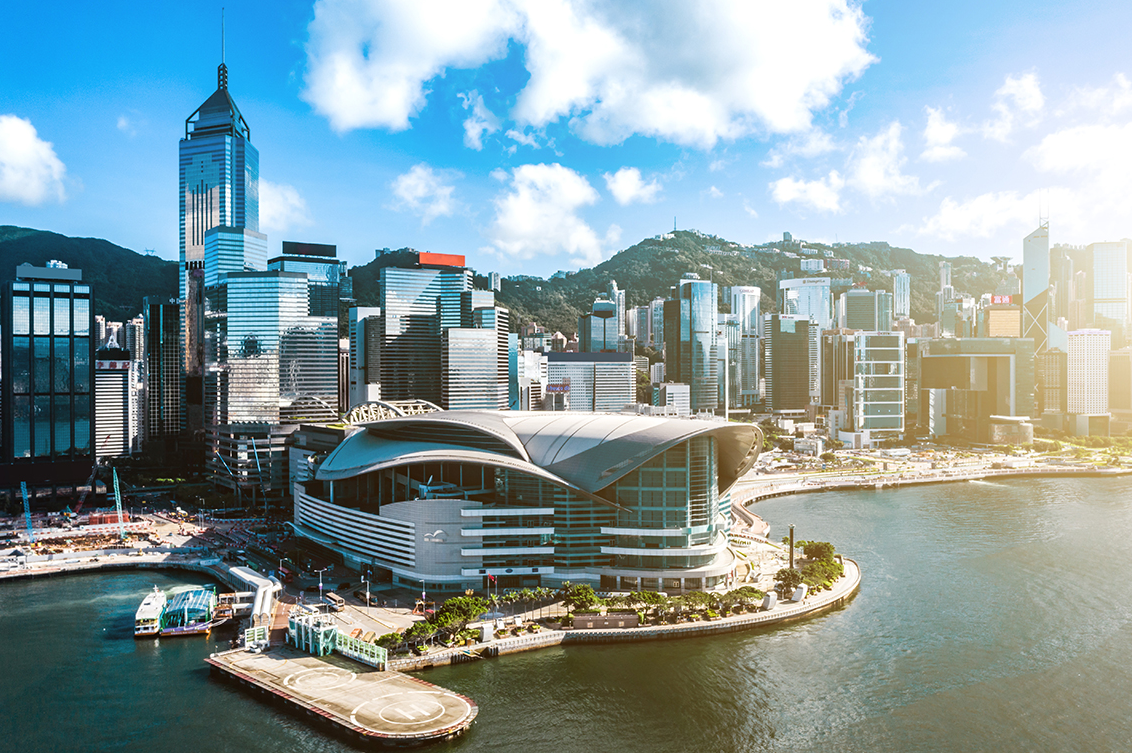 2025普通人如何申请香港身份？5大主流途径+条件解析+7大优势，总有一种适合你！