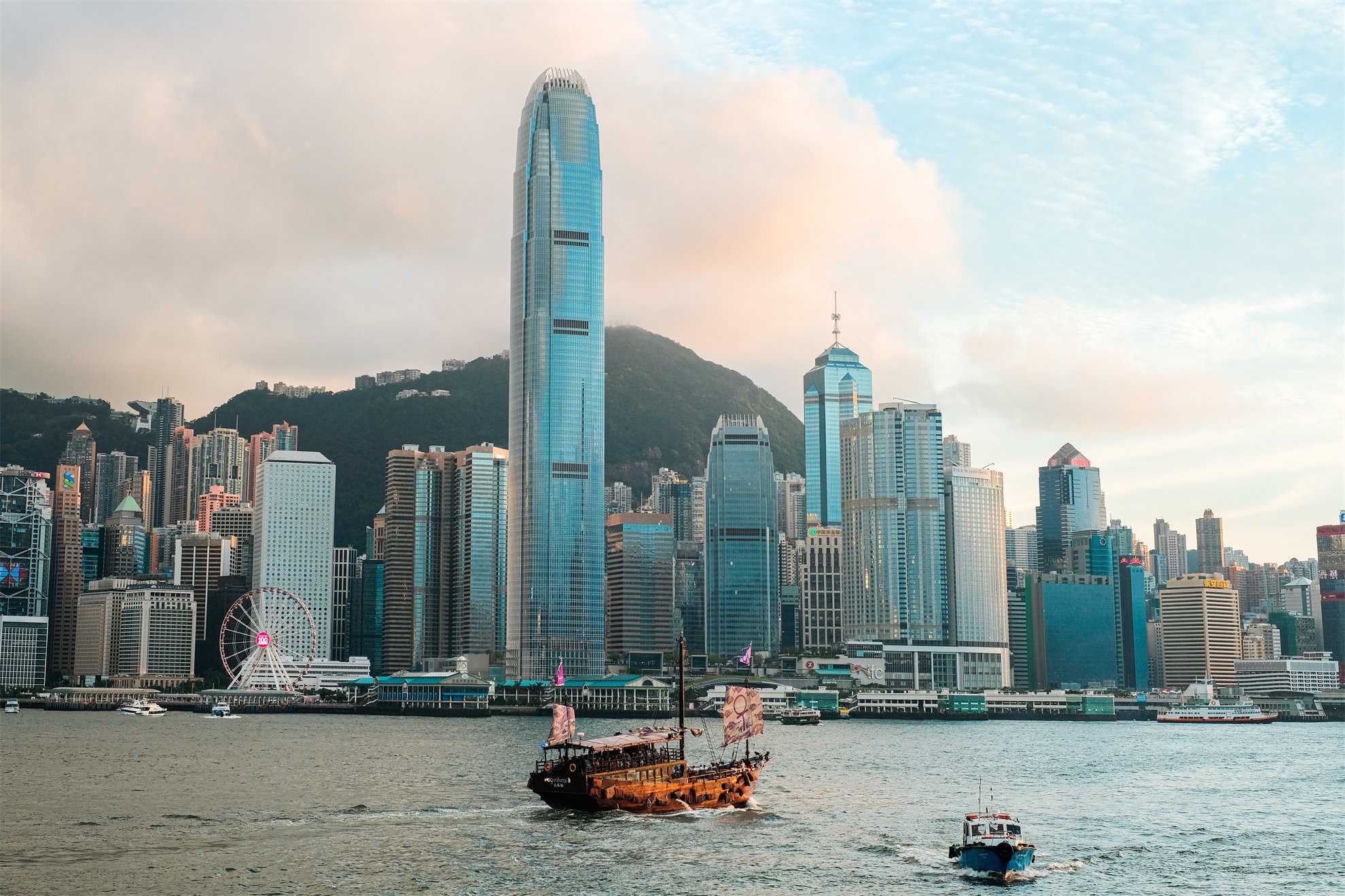 2025香港身份续签申请攻略，4类人才移民续签条件+转永居关键因素！