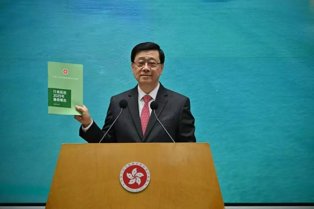 2025年香港施政报告人才政策重大调整：新投资移民门槛降低+非本地生名额上涨+高才优才等不会停！附香港身份申请和续签转永居攻略！