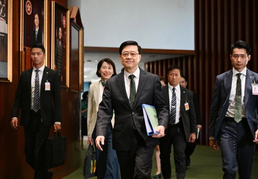 特首督战！香港决战新加坡，在此一举？