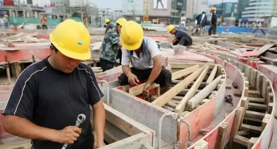 我的神，香港建筑工人月入高达16万？