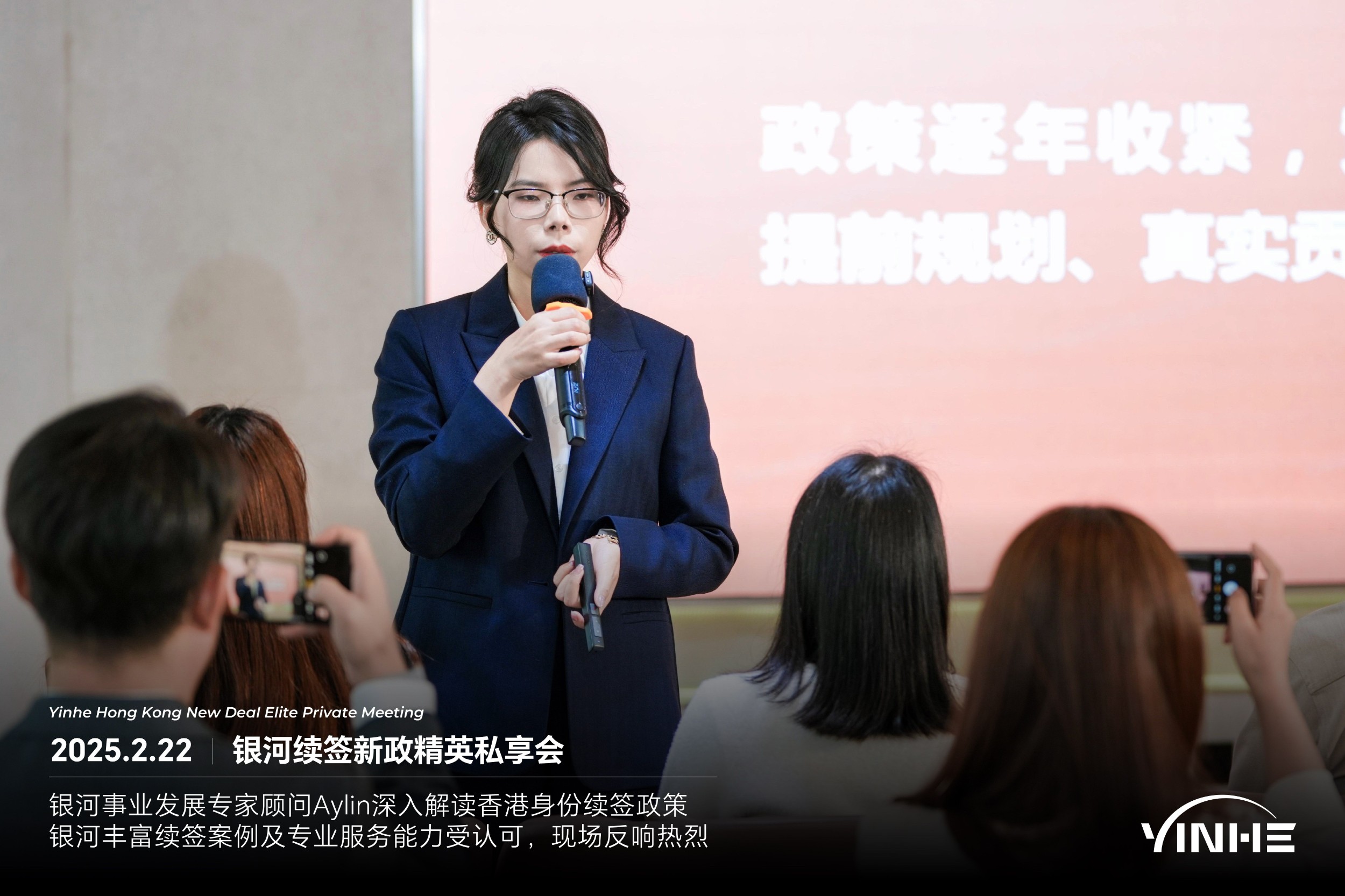 别等拒签才看！2026年香港身份续签新政：居住+贡献双标准审核详解